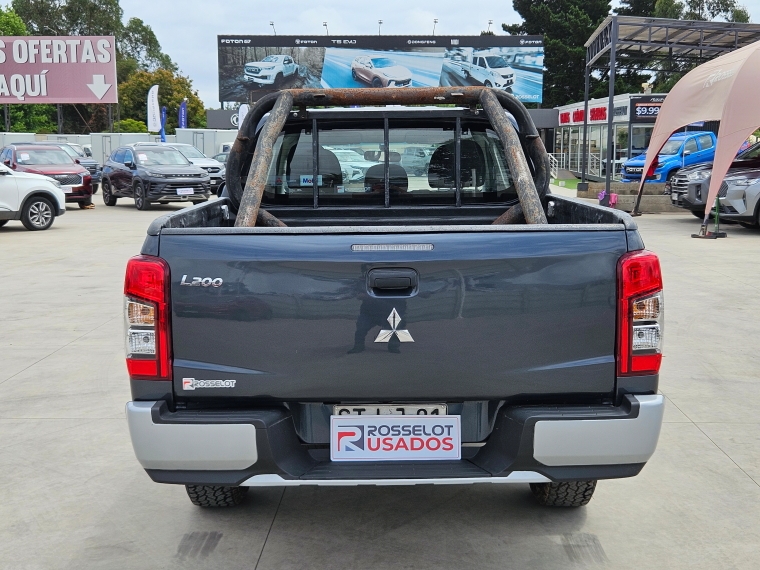 Mitsubishi L200 L200 D/c 2.4 Work Cr 4x2 Wf Doble Airbag Cc Mn 2023 Usado en Rosselot Usados