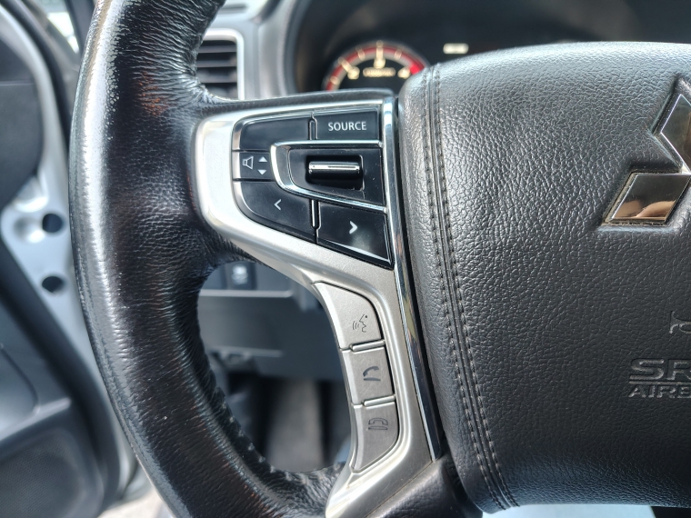 Mitsubishi L200 2.4 Td Dakar  Crs Hp At  4x4 Diesel 2023 Usado  Usado en Kovacs Usados