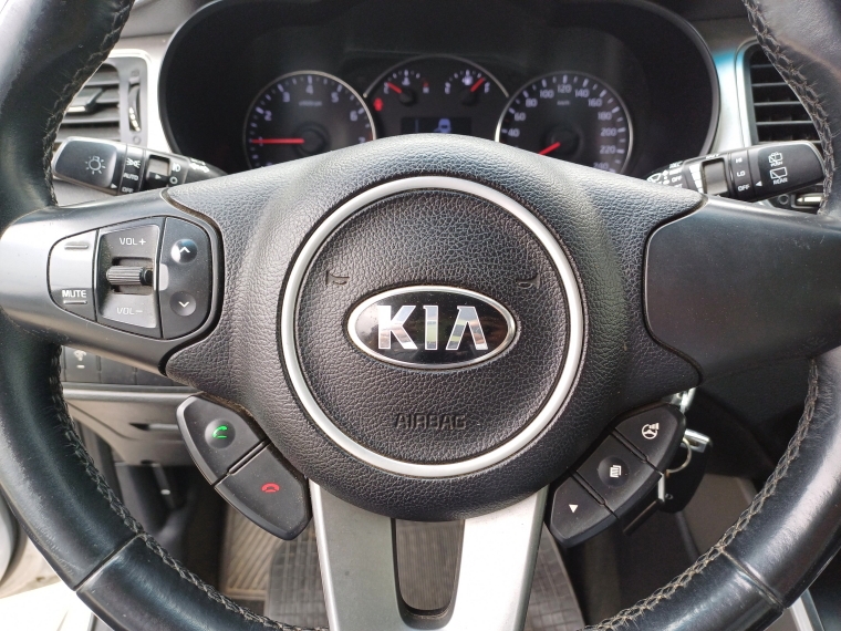 Kia Carens Carens Lx 2.0 Mec 4x2 2017 Usado en Rosselot Usados