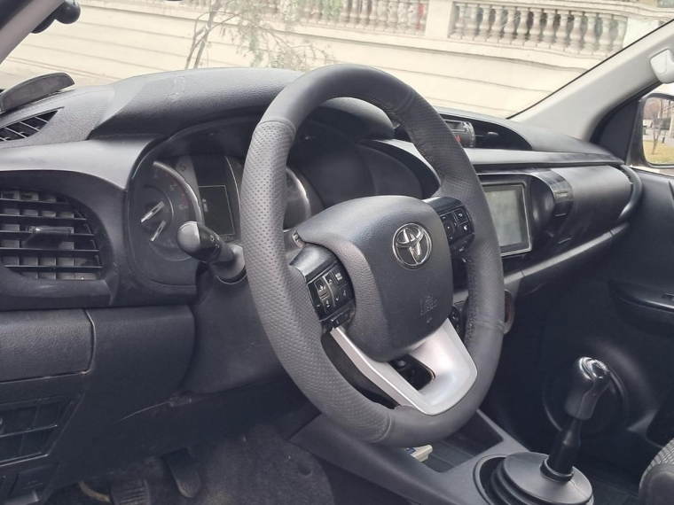 TOYOTA HILUX DX 4X4 2.4 - imagen 10