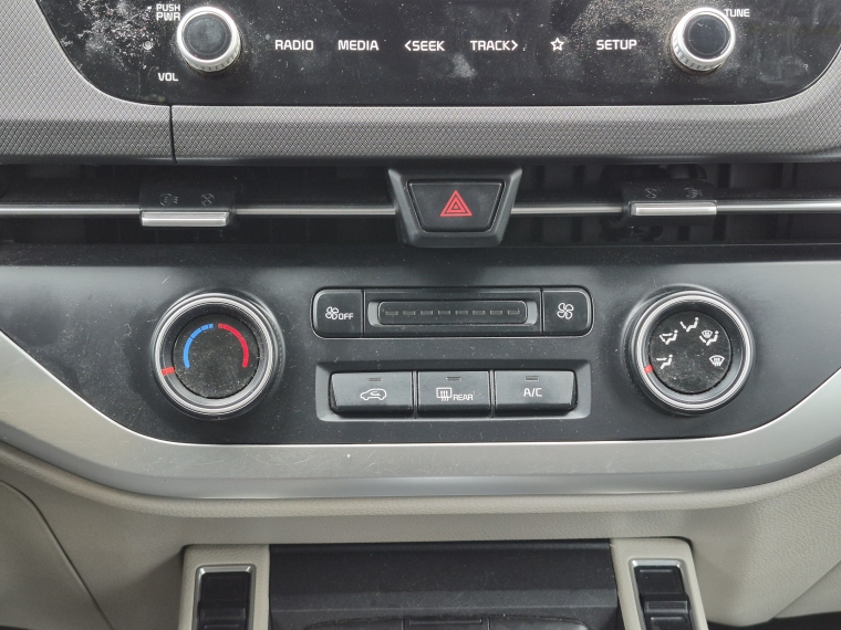Kia Carens Carens Lx 1.5l 6mt 7p - 2222 2023 Usado en Rosselot Usados