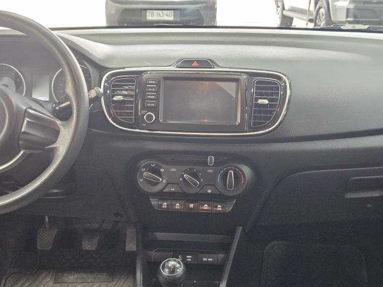 KIA Soluto — foto 10 de 17