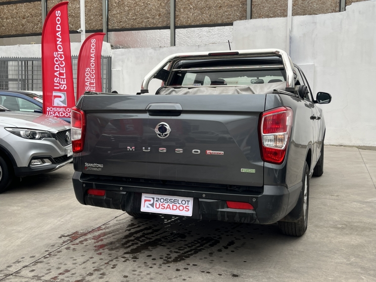 SsangYong Grand Musso — foto 7 de 24