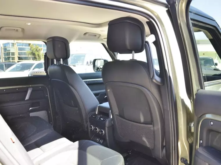 Land rover Defender 3.0 130 X-dynamic S Diesel 4x4 300hp At 5p 2024 Usado  Usado en Webautos.cl