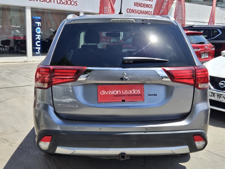 Mitsubishi Outlander Outlander 4x4 Gls 2.4 At- Esp/ant 2017 Usado en Rosselot Usados