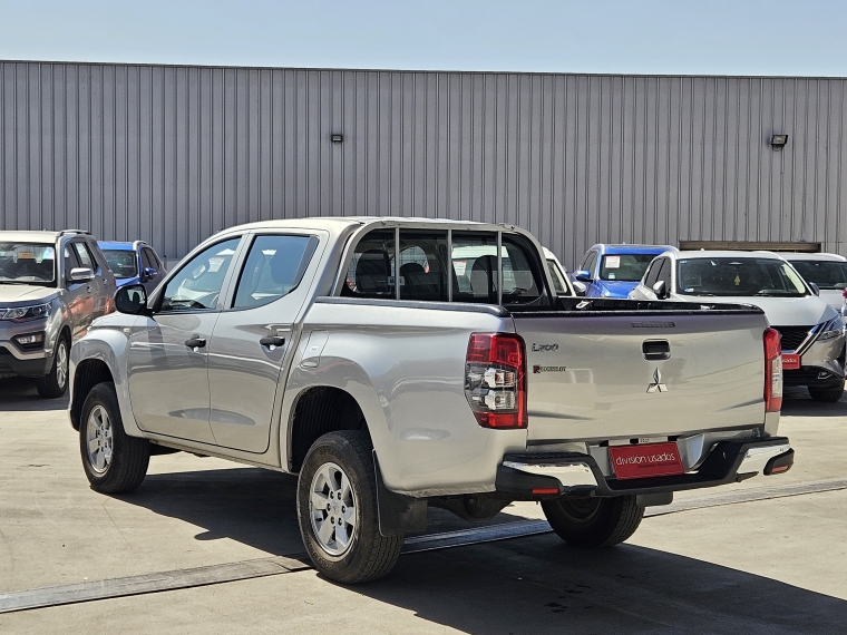 Mitsubishi L200 L200 D/c 2.4 Work Cr 4x2 Wf Doble Airbag Cc Mn 2023 Usado en Rosselot Usados