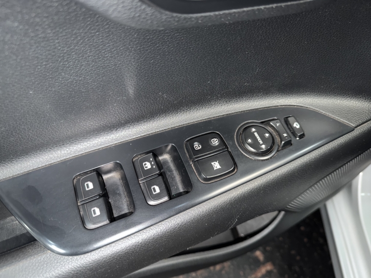 Kia Rio 5 Ex 1.4l 6mt Ci Full 2023  Usado en Grass & Arueste