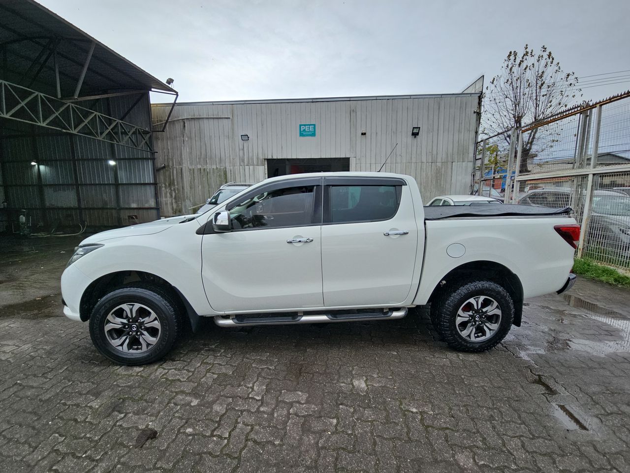 Mazda Bt-50 New Bt 50 Dcab Sdx 4x4 3.2 Aut 2021 Usado en Usados de Primera - Sergio Escobar