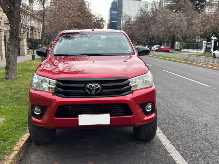 Toyota Hilux — foto 2 de 12