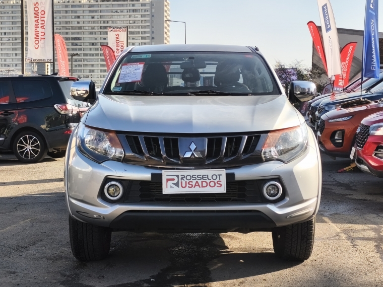 Mitsubishi L200 L200 D/c 2.4 Katana Cr 4x2 Llantas/cromado 2017 Usado en Rosselot Usados