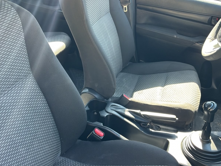 TOYOTA HILUX  Dcab DX 4x4 2.4cc - imagen 8