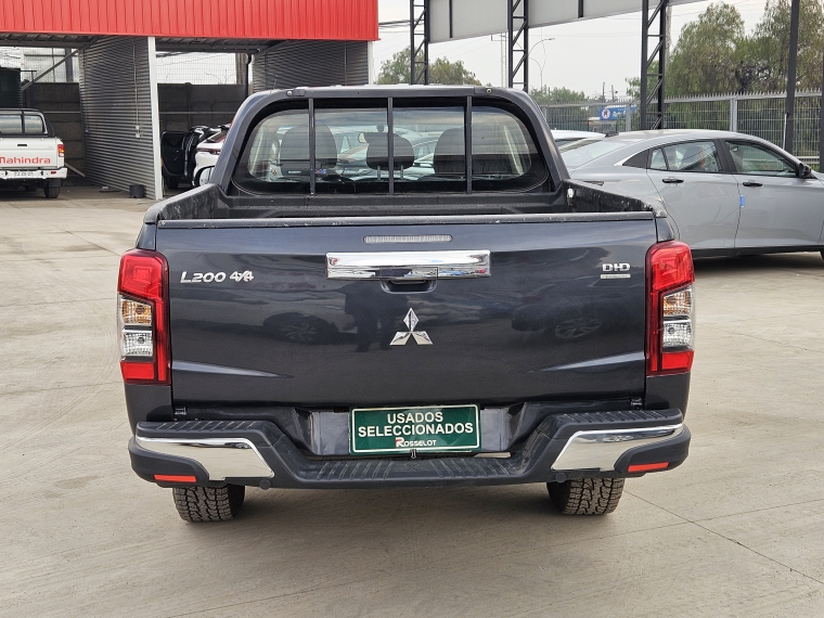 Mitsubishi L200 L200 D/c 2.4 Katana Crt 4x4 Special Pack 2020 Usado en Rosselot Usados