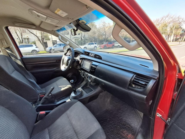 Toyota Hilux — foto 15 de 15