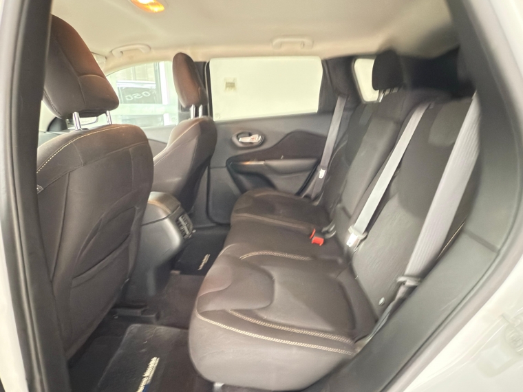 Jeep Cherokee Longitude 2.4 Aut 2017 Usado en Automotriz Olea Flaño