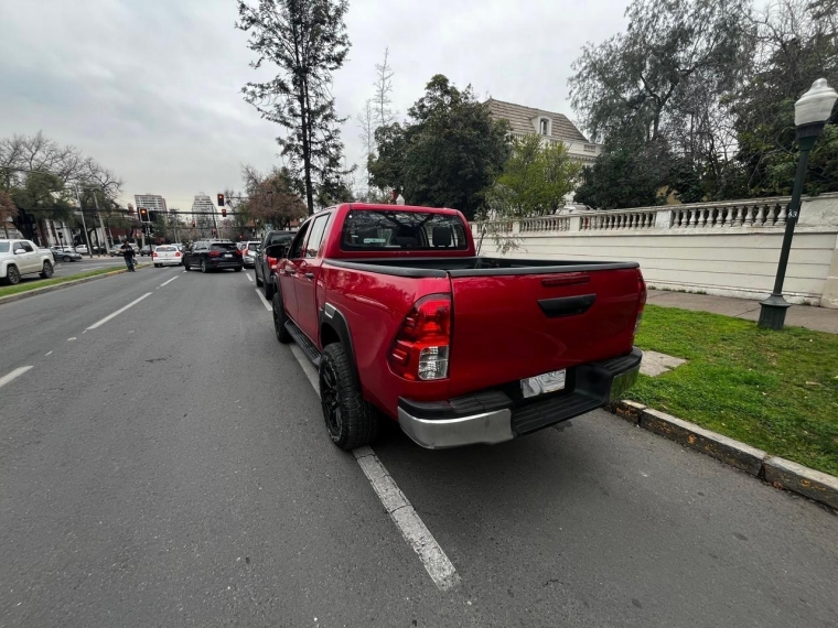 Toyota Hilux — foto 7 de 14