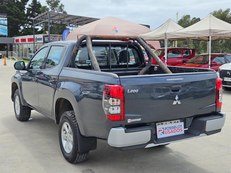 Mitsubishi L200 L200 D/c 2.4 Work Cr 4x2 Wf Doble Airbag Cc Mn 2023 Usado en Rosselot Usados