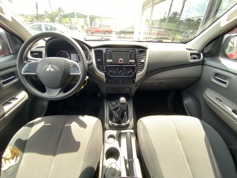 Mitsubishi L200 L200 D/c 2.4 Katana Cr 4x2 Llantas/cromado 2017 Usado en Rosselot Usados