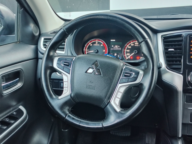 Mitsubishi L200 2.4 Td Dakar Crs Hp At  4x4  Doble Cabina 2023 Usado  Usado en Kovacs Usados