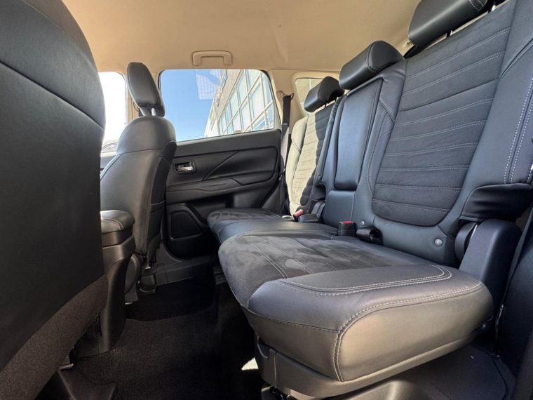 Mitsubishi Outlander 2.0 Glx At 4x2 2023 Usado  Usado en Webautos.cl