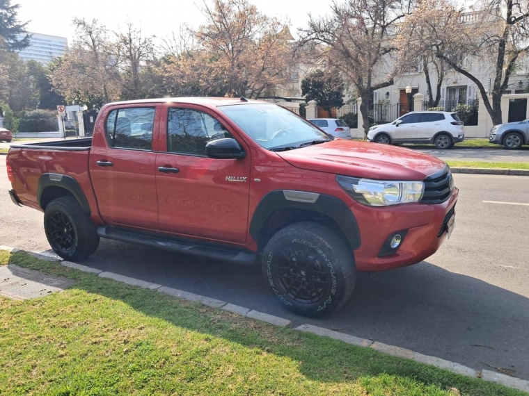 Toyota Hilux — foto 8 de 15