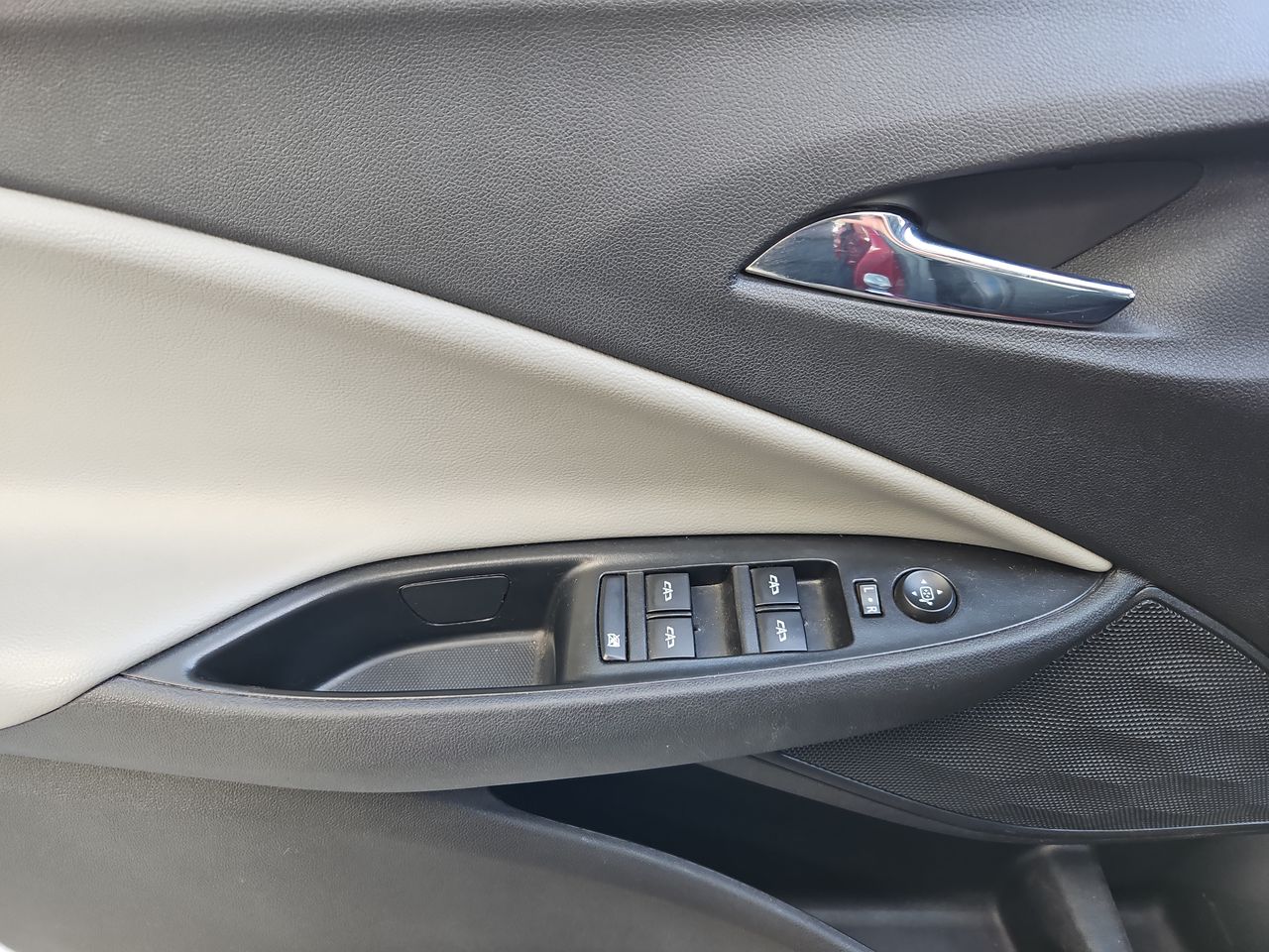 Chevrolet Onix Onix Hb 4x2 1.0 At 2024 Usado en Usados de Primera - Sergio Escobar