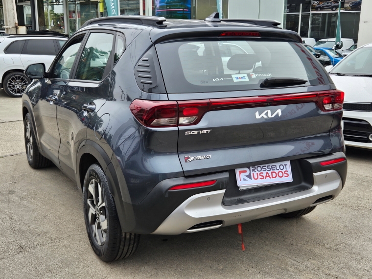 KIA Sonet — foto 5 de 16