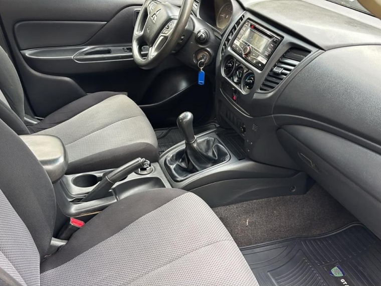 Mitsubishi L200 Katana Crt 4X4 2.4Cc — foto 7 de 12