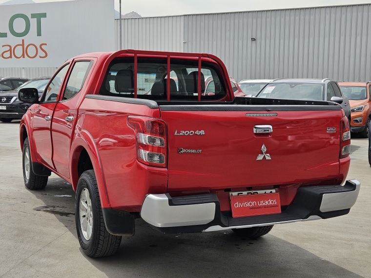 Mitsubishi Katana L200 D/c 2.4 Katana Crt 4x4 Llantas/cromado 2019 Usado en Rosselot Usados