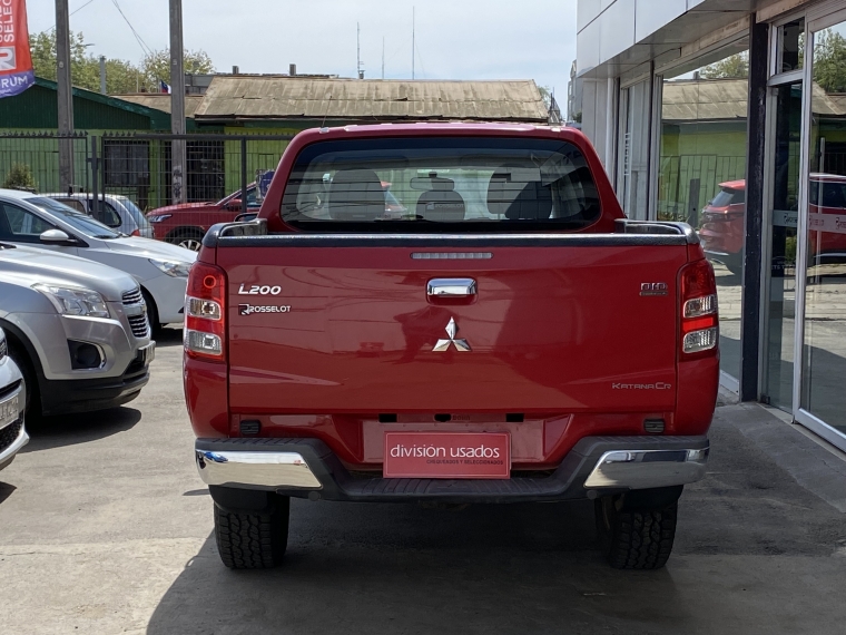 Mitsubishi L200 L200 D/c 2.4 Katana Cr 4x2 Llantas/cromado 2017 Usado en Rosselot Usados