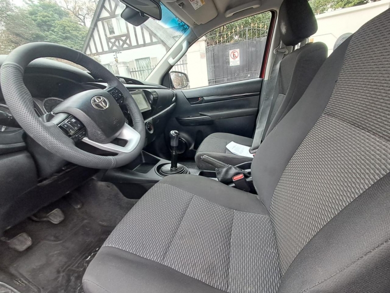TOYOTA HILUX DX 4X2 2.4 miniatura 11