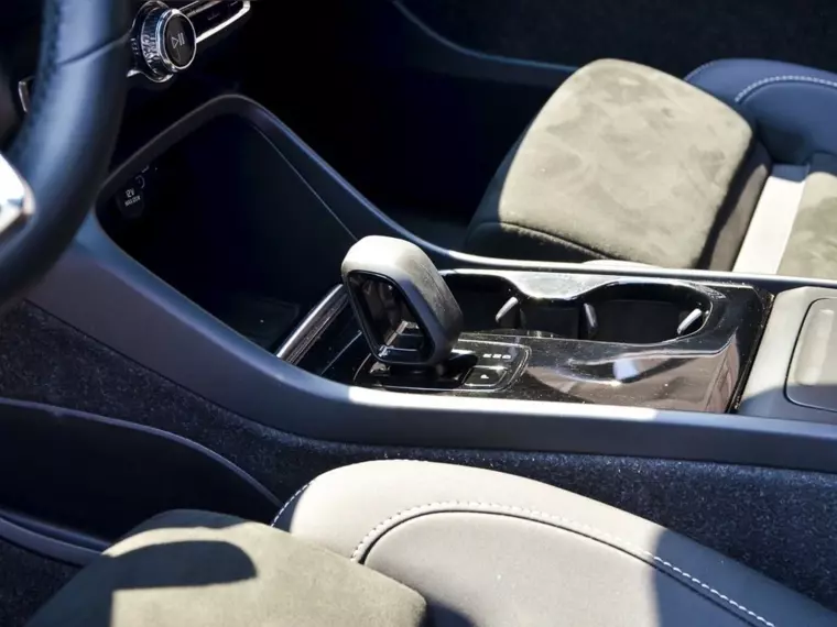 Volvo Xc40 2.0 T5 Hybrid At 4x4 Hibrido 2024 Usado Usado en BMW Premium Selection Volvo Xc40 2.0 T5 Hybrid At 4x4 Hibrido 2024 Usado Usado en BMW Premium Selection