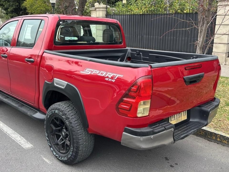 Toyota Hilux — foto 8 de 13
