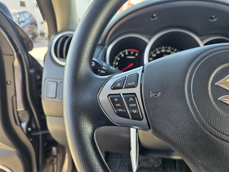Suzuki Grand nomade Grand Nomade Glx 4x4 2.4 Aut 2012 Usado en Rosselot Usados
