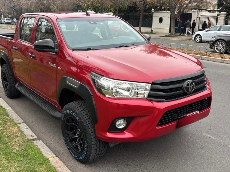 Toyota Hilux — foto 8 de 13