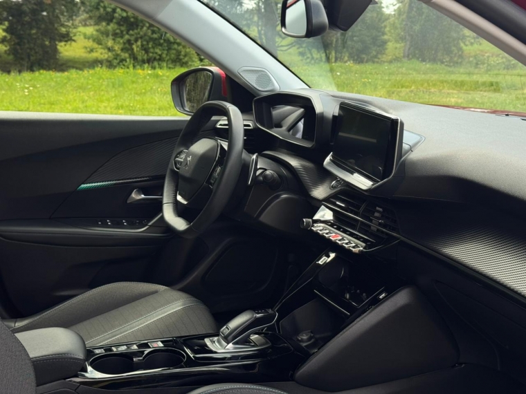 Peugeot 2008 130 Eat8 2021 Usado en G Autos Automotriz - G Autos