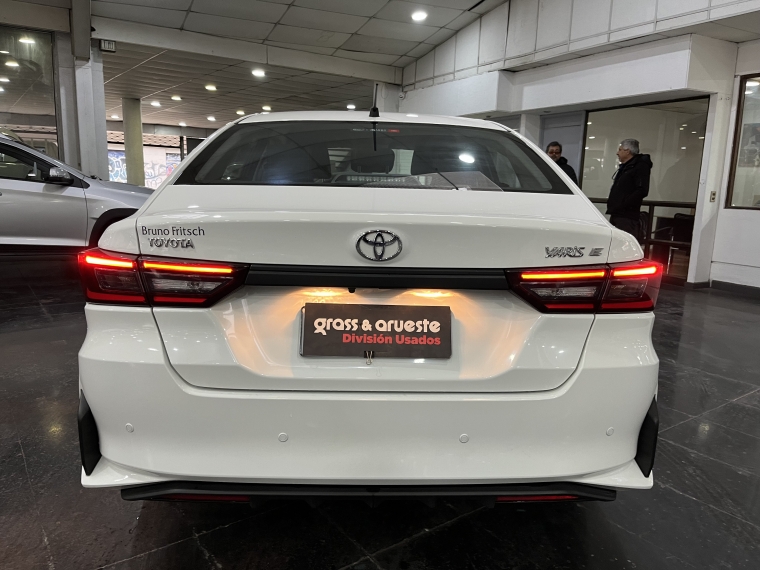 Toyota Yaris E Cvt 1.5l  2024  Usado en Grass & Arueste Usados