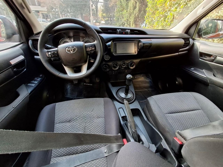 TOYOTA HILUX DX 4X4 2.4 - imagen 13