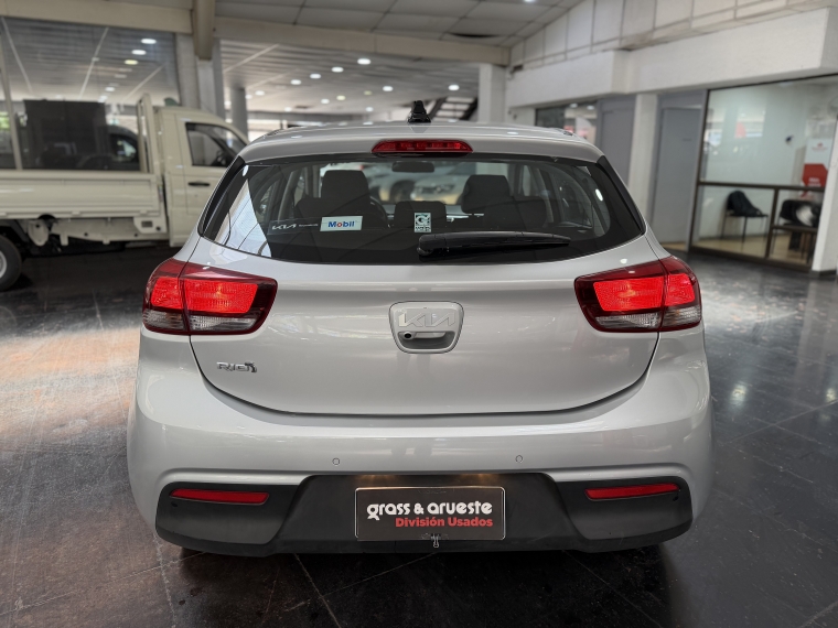 Kia Rio 5 Ex 1.4l 6mt Ac Abs 2023  Usado en Grass & Arueste