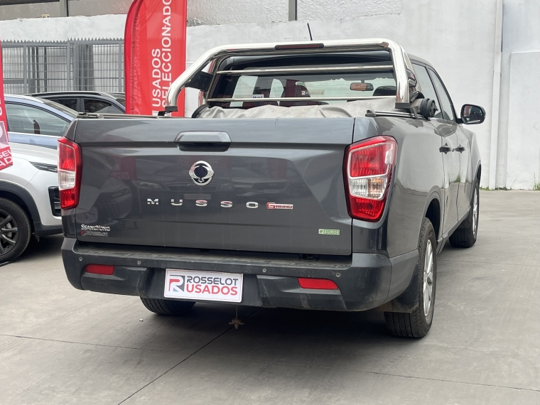SsangYong Grand Musso — foto 5 de 24