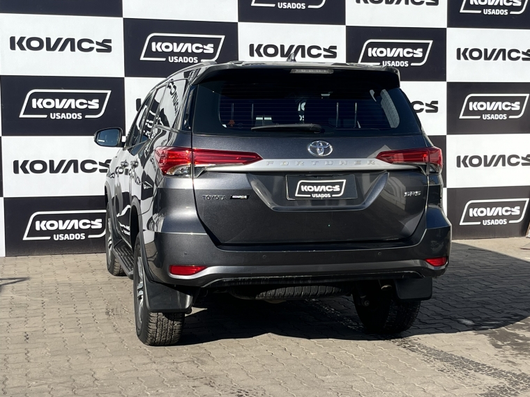 Toyota Fortuner 2.8 Sr5 Tdi Mt 4x4 Diesel 2023 Usado  Usado en Kovacs Usados