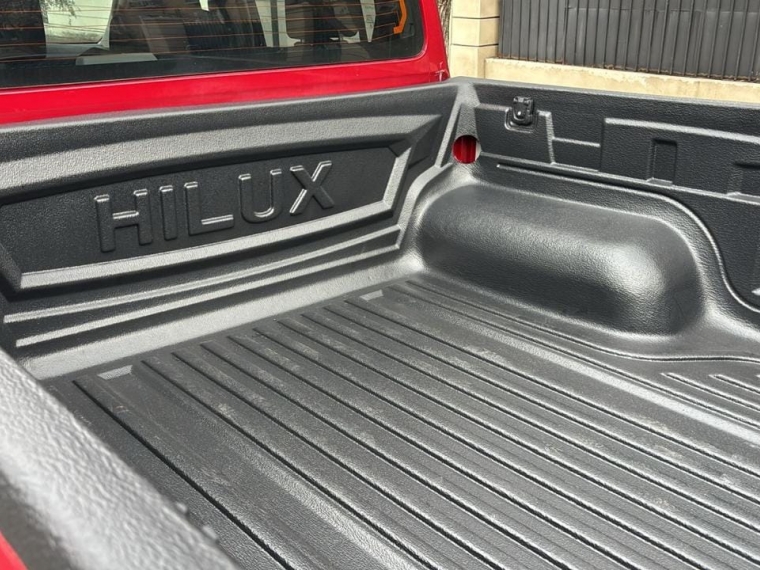 Toyota Hilux — foto 7 de 16