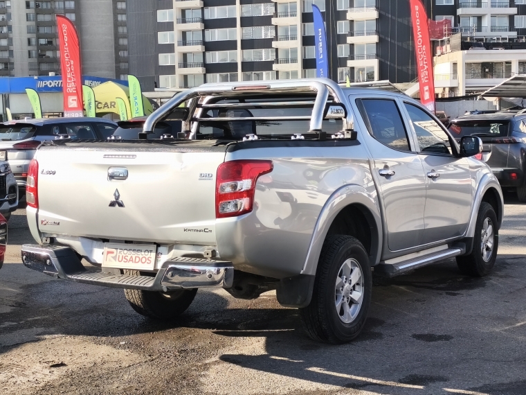 Mitsubishi L200 L200 D/c 2.4 Katana Cr 4x2 Llantas/cromado 2017 Usado en Rosselot Usados