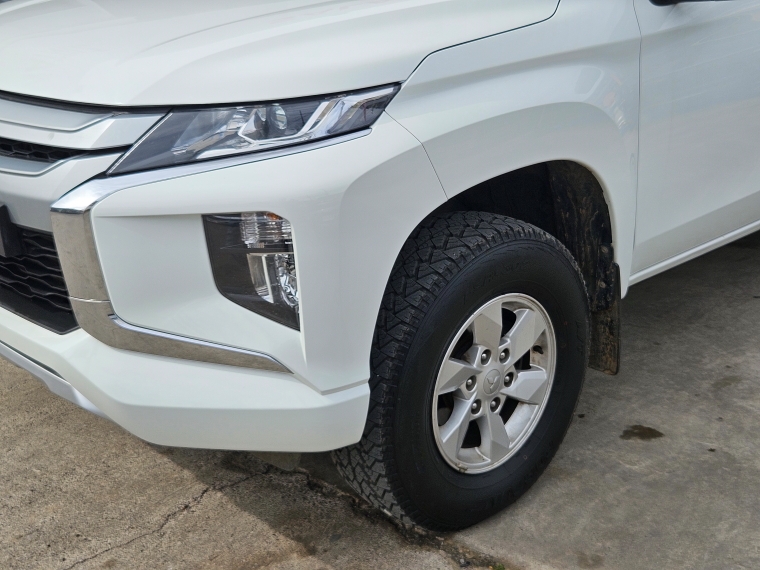 Mitsubishi L200 L200 D/c 2.4 Katana Crt 4x4 Special Pack 2023 Usado en Rosselot Usados