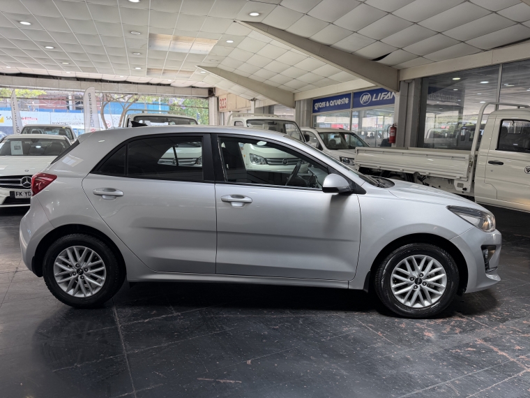 Kia Rio 5 Ex 1.4l 6mt Ac Abs 2023  Usado en Grass & Arueste