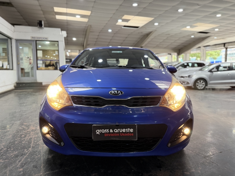 Kia Rio 5 Ub Ex 1.4l 6mt Ac 2013  Usado en Grass & Arueste