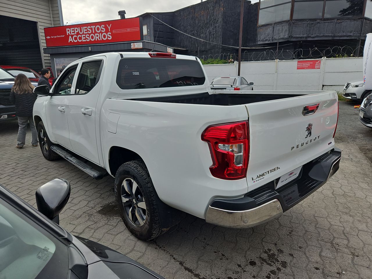 Peugeot Landtrek Landtrek Bluehdi 4x4 2.2 Aut 2023 Usado  Usado en Webautos.cl