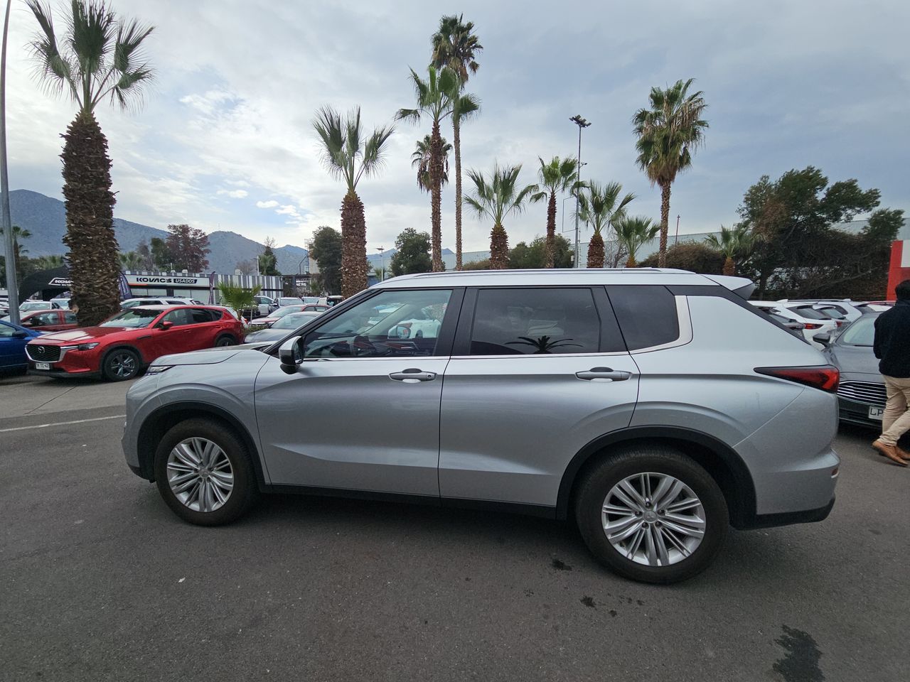 Mitsubishi Outlander Outlander Gl 2.5 Aut 2024 Usado Usado en Webautos.cl Mitsubishi Outlander Outlander Gl 2.5 Aut 2024 Usado Usado en Webautos.cl