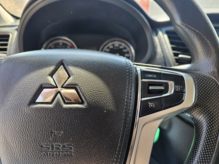 Mitsubishi L200 L200 D/c 2.4 Katana Crt 4x4 Special Pack 2023 Usado en Rosselot Usados