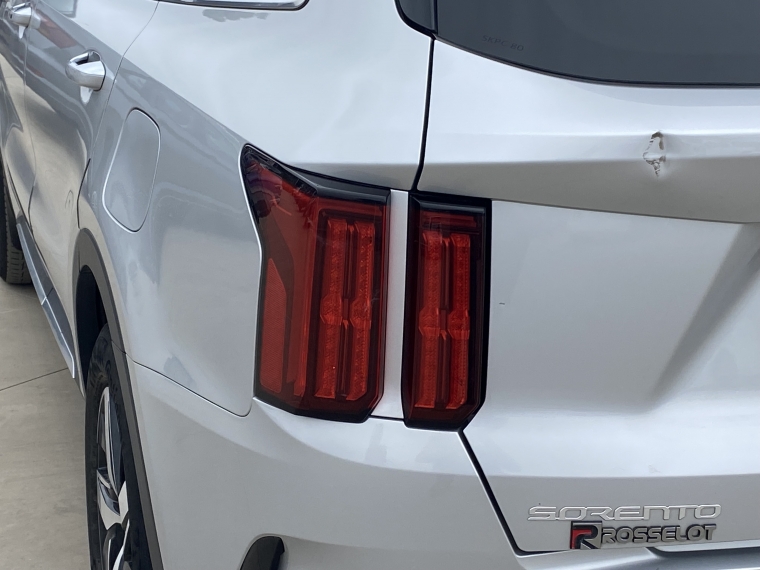 Kia Sorento Sorento 2wd 2.5 Aut 2023 Usado en Rosselot Usados