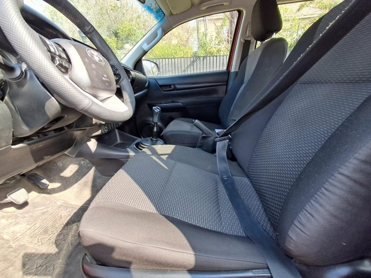 Toyota Hilux — foto 11 de 15